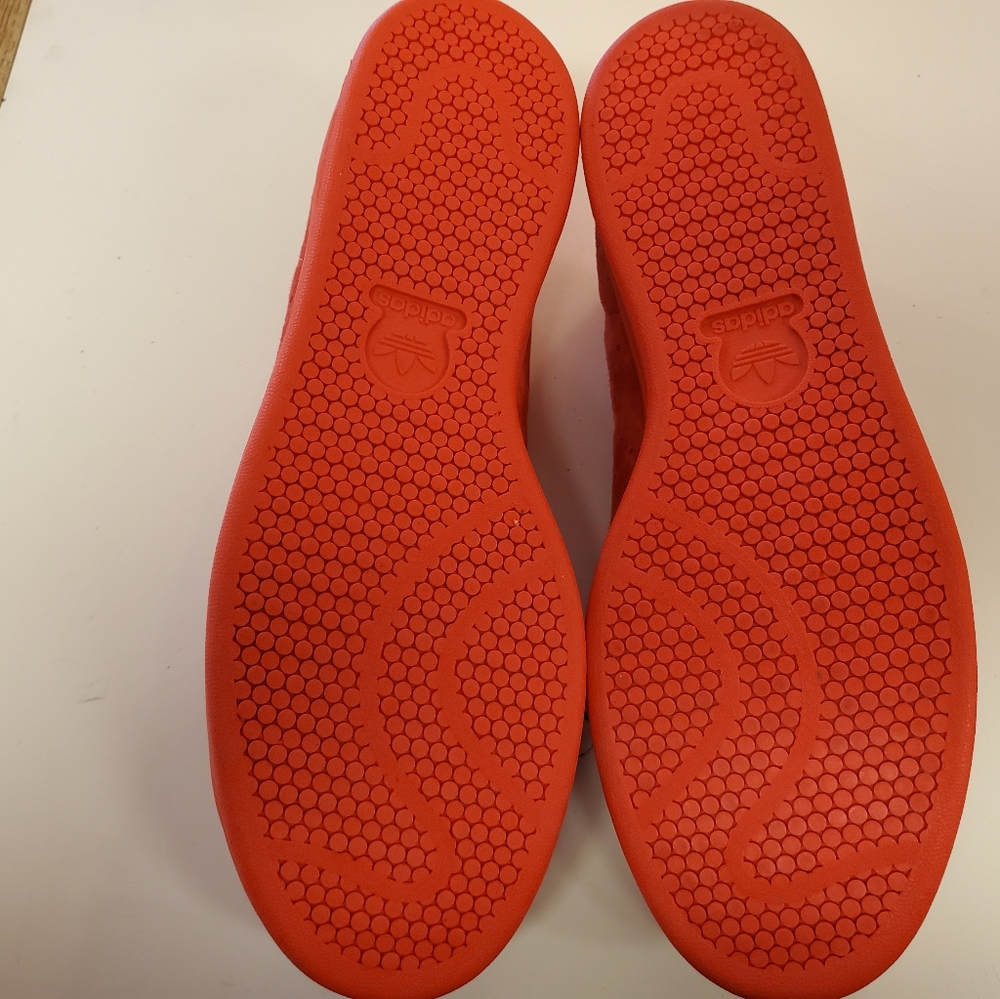 Adidas Stan Smith Triple Red Suede . View 5